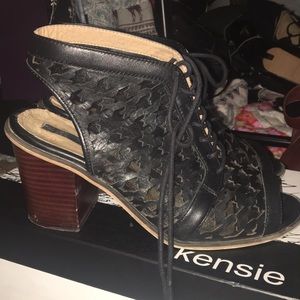 Kensie black Sandal